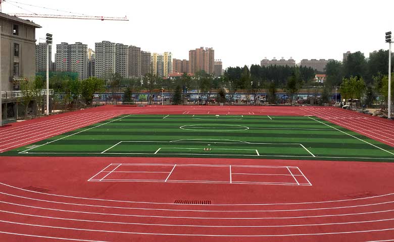 华体会全塑型塑胶跑道